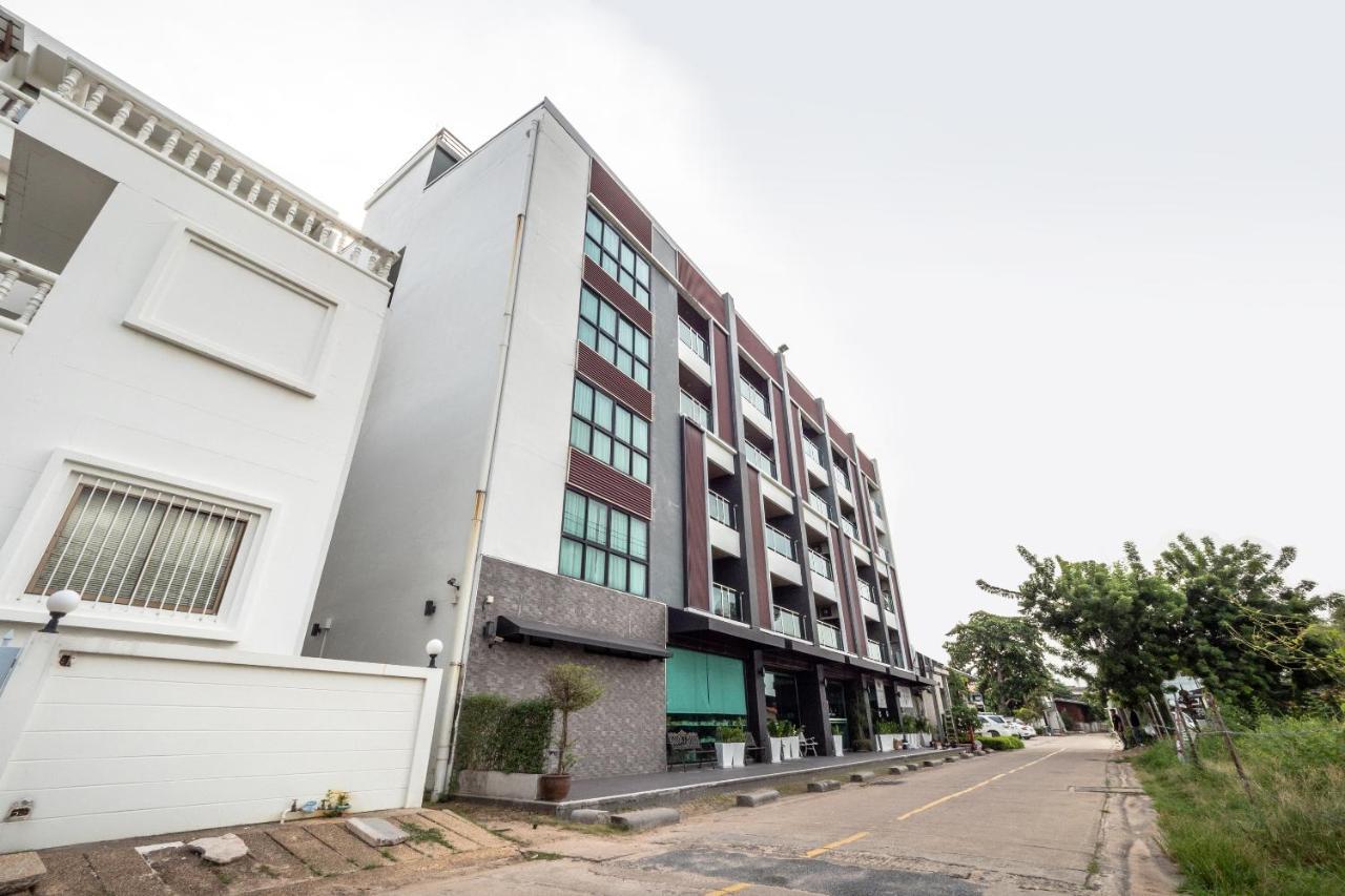 Capital O 1088 Golden Dragon Beach Resort Bang Lamung Exterior photo