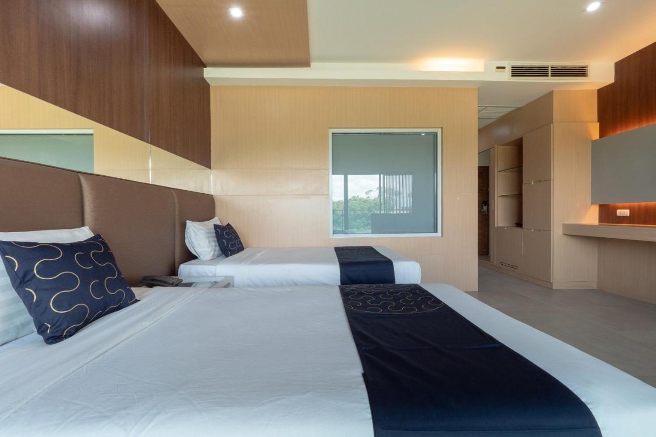 Capital O 1088 Golden Dragon Beach Resort Bang Lamung Exterior photo