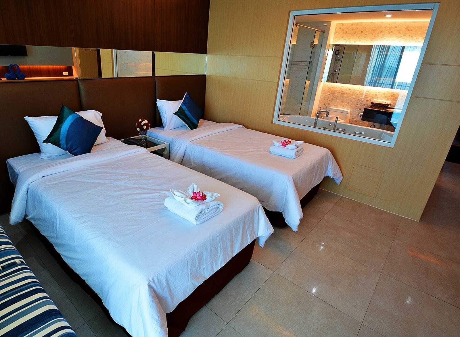 Capital O 1088 Golden Dragon Beach Resort Bang Lamung Exterior photo
